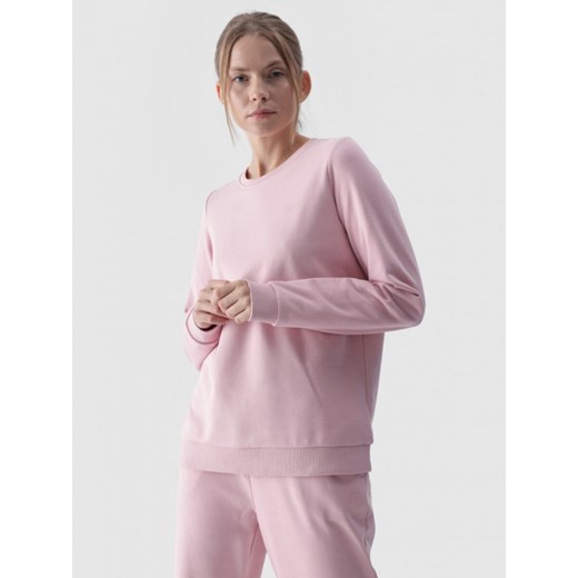 Damska bluza dresowa nierozpinana bez kaptura 4F 4FWMM00TSWSF1469 - rózowa ze sklepu Sportstylestory.com w kategorii Bluzy damskie - zdjęcie 175556937