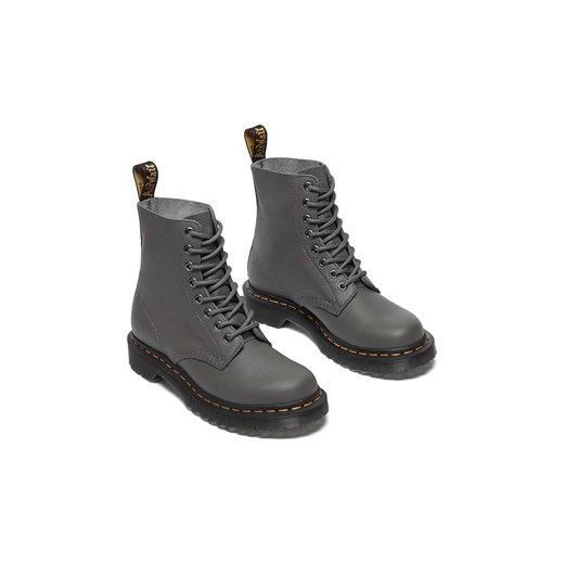 Czarne workery damskie Dr. Martens skórzane na płaskiej podeszwie sznurowane 