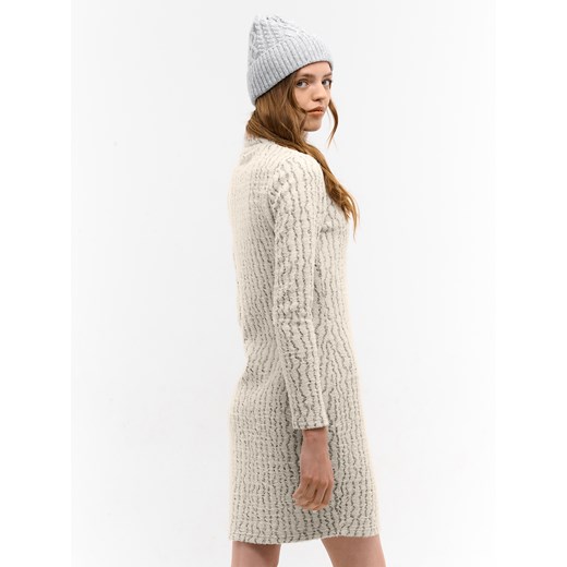 Sukienka beżowa Gate mini z długim rękawem z golfem 