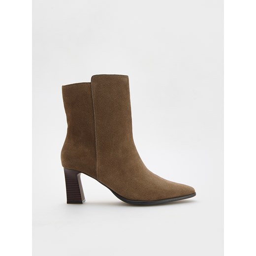 Botki Reserved zamszowe jesienne na obcasie 