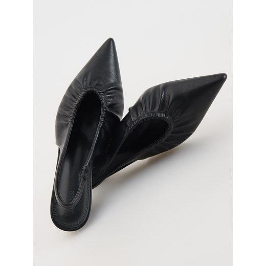 Czółenka Reserved eleganckie na obcasie bez zapięcia 