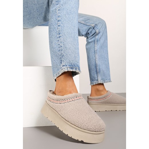 Ciemnobeżowe Śniegowce na Grubej Podeszwie z Niską Cholewką i Haftem Zinnirella ze sklepu born2be.pl w kategorii Śniegowce damskie - zdjęcie 175606445