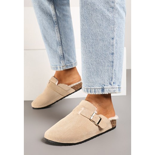 Beżowe Płaskie Kapcie z Futerkiem Paskiem i Klamrą Lorninnia ze sklepu born2be.pl w kategorii Kapcie damskie - zdjęcie 175666648