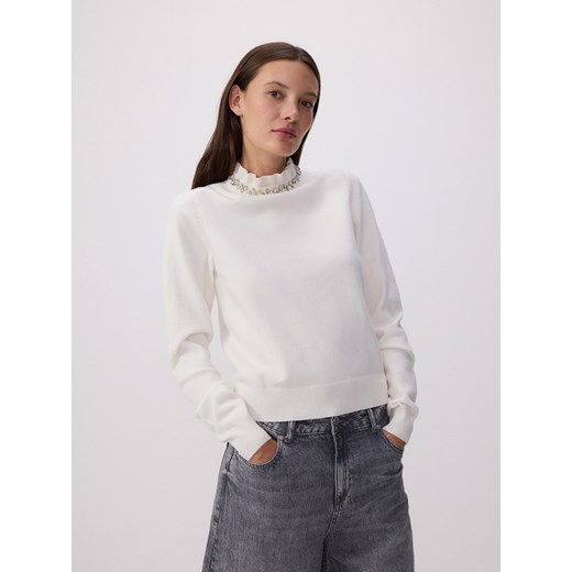 Reserved - Sweter z ozdobną aplikacją - kremowy ze sklepu Reserved w kategorii Swetry damskie - zdjęcie 175674729