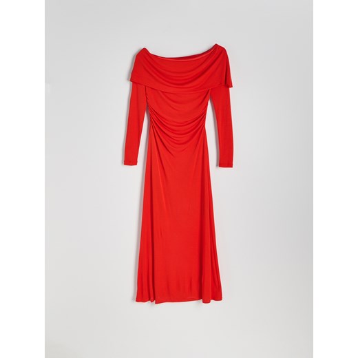 Sukienka Reserved na wiosnę z dekoltem typu hiszpanka 