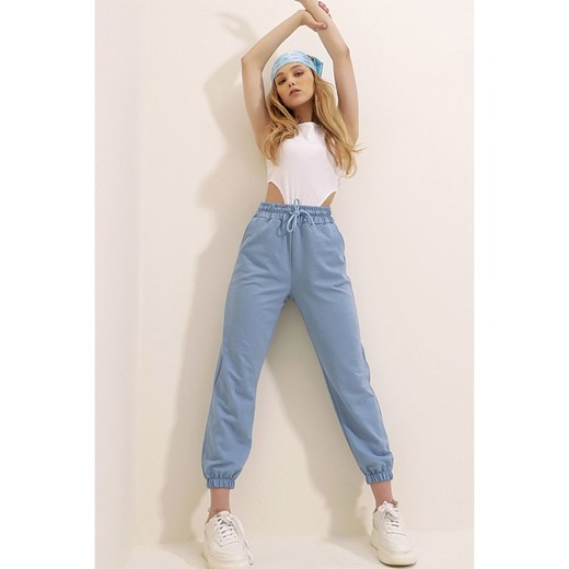 Trend Alacati Spodnie dresowe w kolorze błękitnym Trend Alacati S Limango Polska promocyjna cena