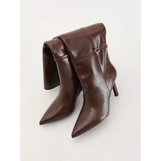 Reserved - Skórzane kozaki na obcasie - ciemnobrązowy Reserved 37 Reserved