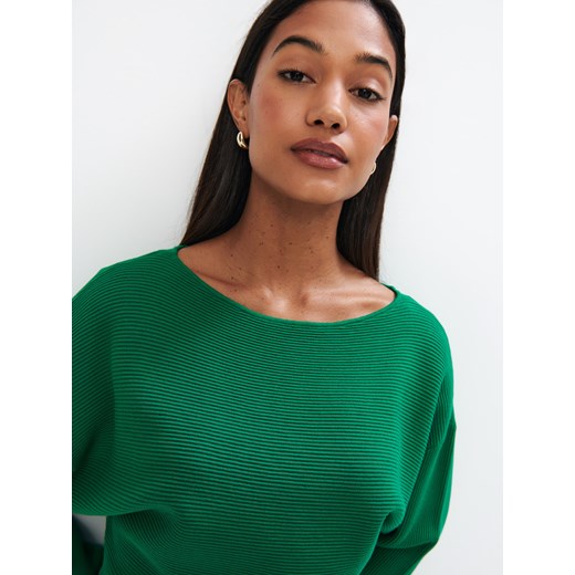 Sukienka Mohito z wiskozy zielona z okrągłym dekoltem z długim rękawem 