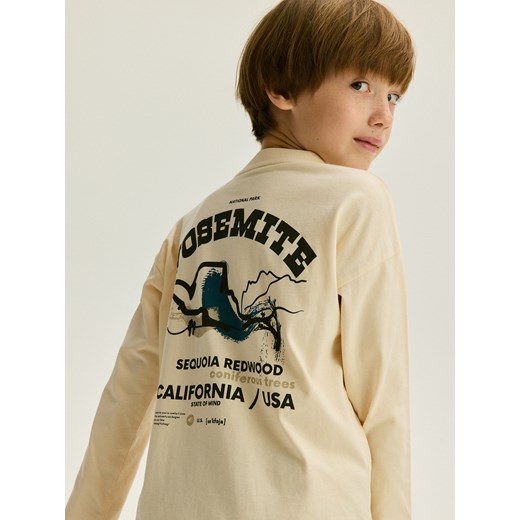 Reserved - Bawełniany longsleeve - złamana biel - id: 275BY-01X - marki Reserved - 175733016 Reserved - Bawełniany longsleeve - złamana biel ze sklepu Reserved w kategorii T-shirty chłopięce - zdjęcie 175733016