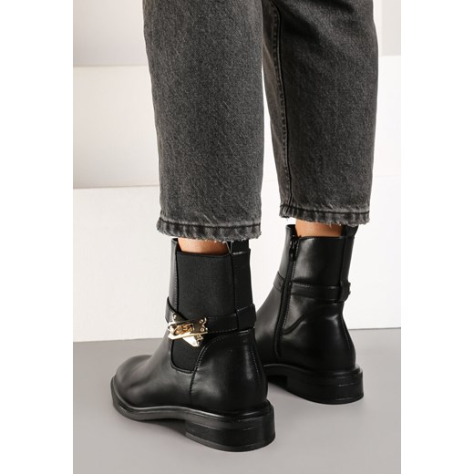 Czarne Botki w Stylu Sztybletów Zdobione Paskiem z Metalową Aplikacją Riavessa Renee 40 renee.pl wyprzedaż