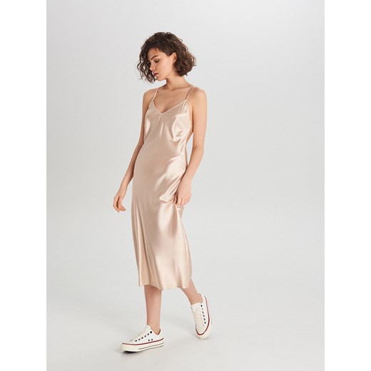 Cropp - Satynowa sukienka w bieliźnianym stylu - beżowy Cropp XS okazja Cropp