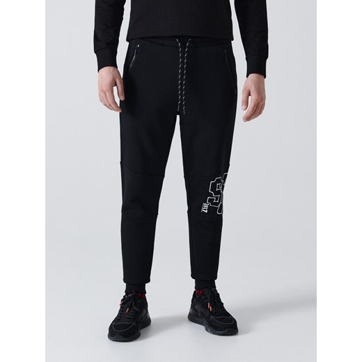 Cropp - Joggery z nadrukiem - czarny Cropp XL okazyjna cena Cropp
