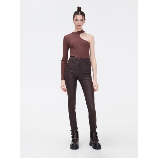 Cropp - Brązowa asymetryczna bluzka - brązowy Cropp XS Cropp