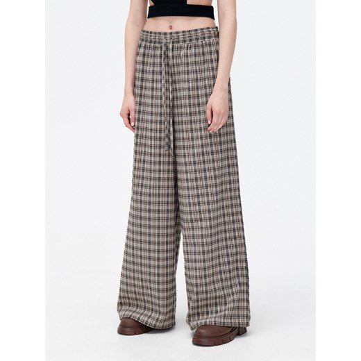 Cropp - Spodnie wide leg w kratę - beżowy Cropp 32 Cropp promocyjna cena