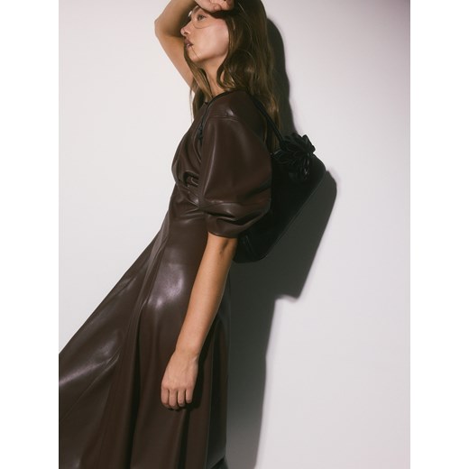 Sukienka Reserved mini z krótkimi rękawami z okrągłym dekoltem 