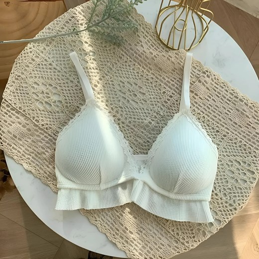 Biustonosz koronkowy o kroju bralette z falbanką - Biały / Uniwersalny ze sklepu Valetta.pl w kategorii Biustonosze - zdjęcie 175899676
