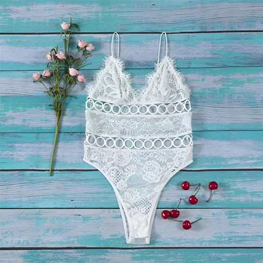 Body koronkowe z ozdobnymi elementami - Biały / S ze sklepu Valetta.pl w kategorii Body damskie - zdjęcie 175899709