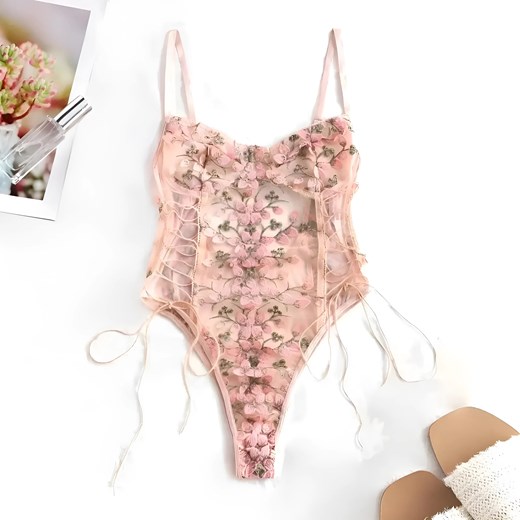 Body koronkowe z kwiecistym tłoczeniem - Różowy / S ze sklepu Valetta.pl w kategorii Body damskie - zdjęcie 175906295