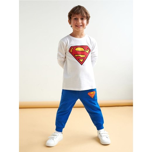 Sinsay - Spodnie dresowe jogger Superman - niebieski Sinsay 104 Sinsay