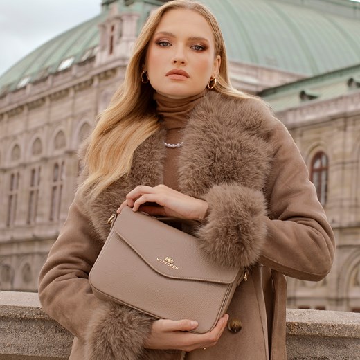 Torebka damska crossbody ze skóry groszkowej beżowa ze sklepu WITTCHEN w kategorii Listonoszki - zdjęcie 175973938