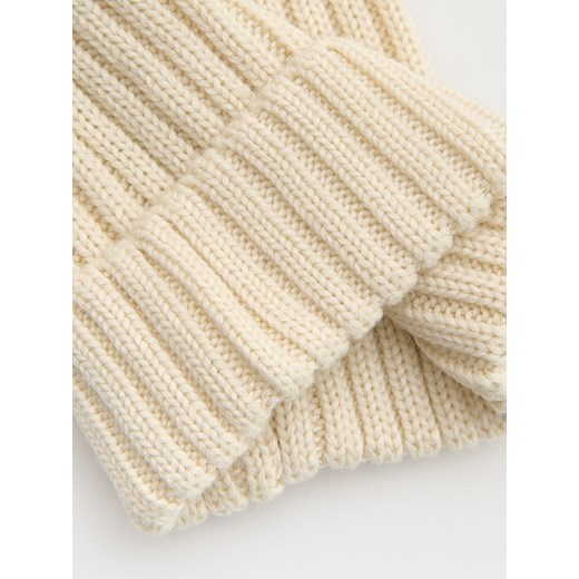 Reserved - Prążkowana czapka z pomponem - złamana biel Reserved 5-9 lat Reserved