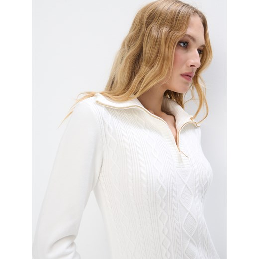 Sukienka Mohito mini biała z dekoltem w serek 