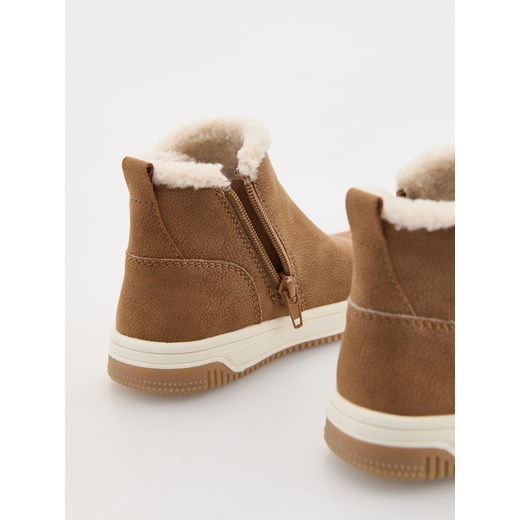 Buty zimowe dziecięce Reserved na zamek 