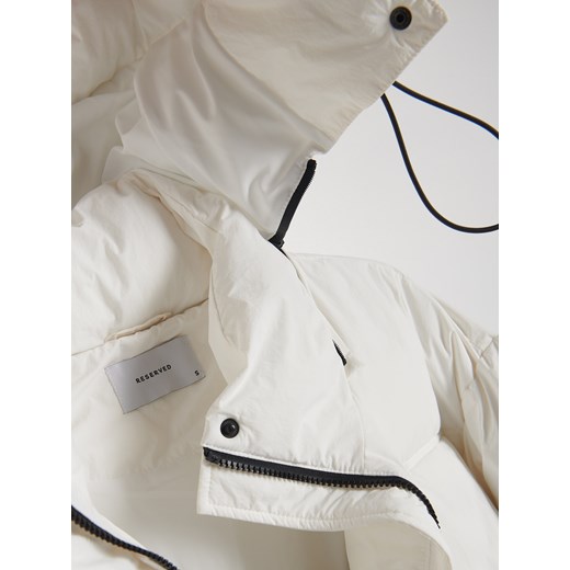 Reserved - Pikowany płaszcz z kapturem - kremowy Reserved S Reserved
