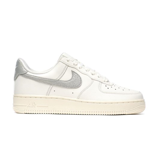 Buty sportowe damskie Nike W AIR FORCE 1 '07 ESS TRND DQ7569-100 37 1/2 ze sklepu Decathlon w kategorii Buty damskie - zdjęcie 176160727