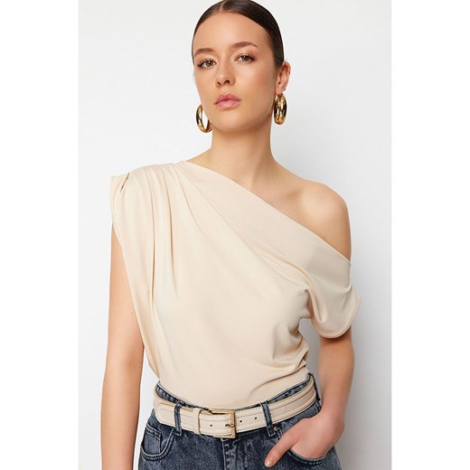 trendyol Koszulka w kolorze beżowym ze sklepu Limango Polska w kategorii Bluzki damskie - zdjęcie 176231145