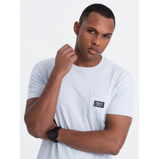 Casualowy t-shirt męski z naszywką na kieszeni – błękitny V9 OM-TSCT-0109 ze sklepu ombre w kategorii T-shirty męskie - zdjęcie 176237876