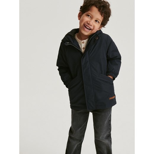 Reserved - Kurtka z kapturem - granatowy - id: 8197X-59X - marki Reserved - 176258135 Reserved - Kurtka z kapturem - granatowy ze sklepu Reserved w kategorii Kombinezony i kurtki - zdjęcie 176258135