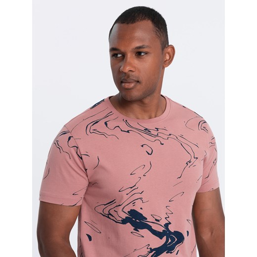 T-shirt męski bawełniany z abstrakcyjnym printem – różowy V5 OM-TSFP-0184 ze sklepu ombre w kategorii T-shirty męskie - zdjęcie 176261615