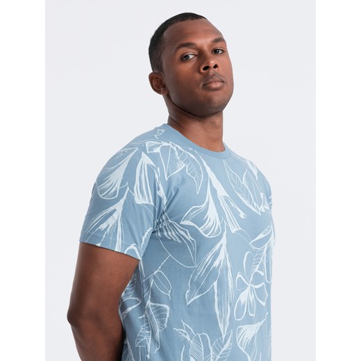 Męski t-shirt fullprint w kontrastowe liście - błękitny V2 OM-TSFP-0180 ze sklepu ombre w kategorii T-shirty męskie - zdjęcie 176262256