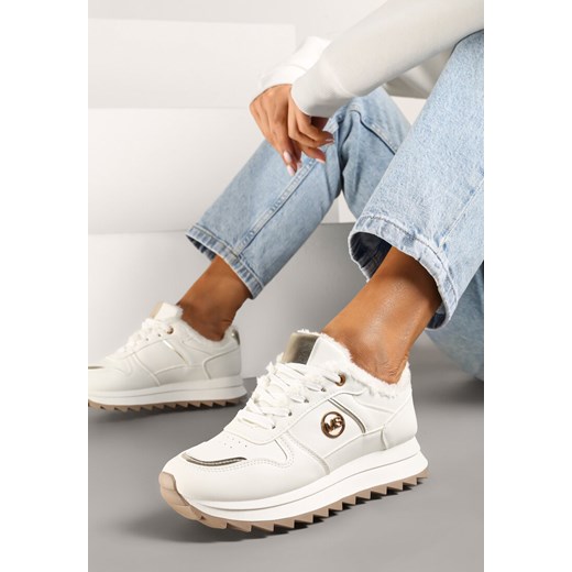 Białe Sneakersy na Płaskiej Podeszwie z Metaliczną Ozdobą i Ociepleniem Solirra ze sklepu renee.pl w kategorii Buty sportowe damskie - zdjęcie 176264685
