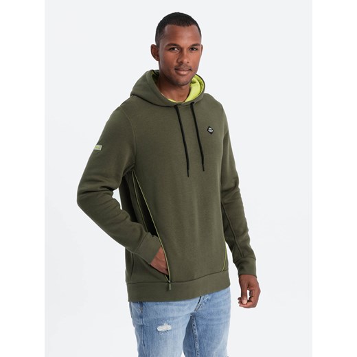 Bluza męska z kapturem z kieszenią na zamek - oliwkowa V2 OM-SSNZ-22FW-006 ze sklepu ombre w kategorii Bluzy męskie - zdjęcie 176266038