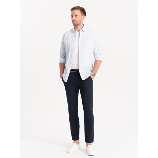 Męskie spodnie chino z ozdobną taśmą w pasie SLIM FIT – granatowe V2 OM-PACP-0118 ze sklepu ombre w kategorii Spodnie męskie - zdjęcie 176276036