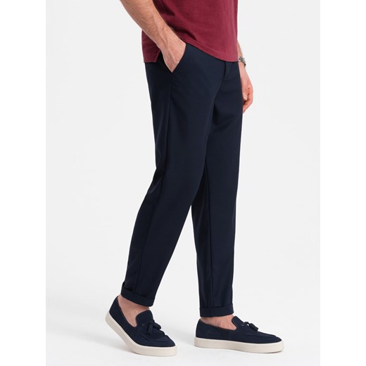 Męskie spodnie chino z gumką w pasie SLIM FIT - granatowe V3 OM-PACP-0157 ze sklepu ombre w kategorii Spodnie męskie - zdjęcie 176276145