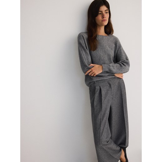 Reserved sweter damski casual z okrągłym dekoltem 