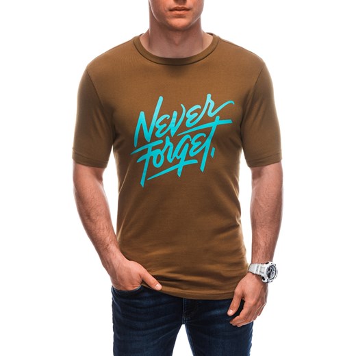 T-shirt męski z nadrukiem 1935S - brązowy ze sklepu Edoti w kategorii T-shirty męskie - zdjęcie 176281529
