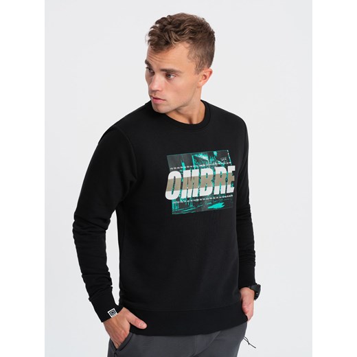 Męska bluza z nadrukiem zakładana przez głowę - czarna V3 OM-SSPS-0156 ze sklepu ombre w kategorii Bluzy męskie - zdjęcie 176298166