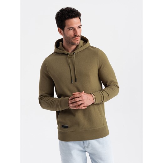 Bluza męska dresowa kangurka z kapturem BASIC – oliwkowa V2 OM-SSBN-0161 ze sklepu ombre w kategorii Bluzy męskie - zdjęcie 176299428