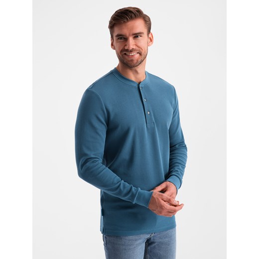 Longsleeve męski z dzianiny waflowej zapinany pod szyją – niebieski denim V4 OM-LSCL-0120 ze sklepu ombre w kategorii T-shirty męskie - zdjęcie 176299949