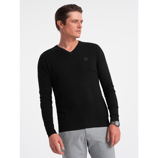 Elegancki sweter męski V-neck BASIC z wiskozą – czarny V1 OM-SWBS-0107 ze sklepu ombre w kategorii Swetry męskie - zdjęcie 176300897
