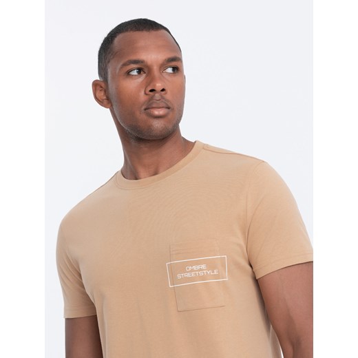 T-shirt męski bawełniany z nadrukiem na kieszonce - jasnobrązowy V6 S1742 XL promocyjna cena ombre