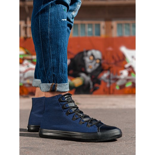 Buty męskie trampki z łączonych materiałów - granatowe V3 OM-FOTH-0143 ze sklepu ombre w kategorii Trampki męskie - zdjęcie 176306706