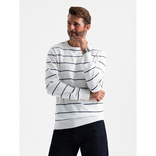 Męski casualowy sweter w poziome paski – kremowy V2 OM-SWSW-0143 ze sklepu ombre w kategorii Swetry męskie - zdjęcie 176307429