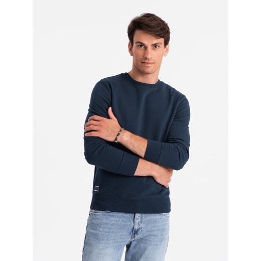 Męska nierozpinana bluza dresowa BASIC – granatowa V1 OM-SSBN-0159 ze sklepu ombre w kategorii Bluzy męskie - zdjęcie 176308647