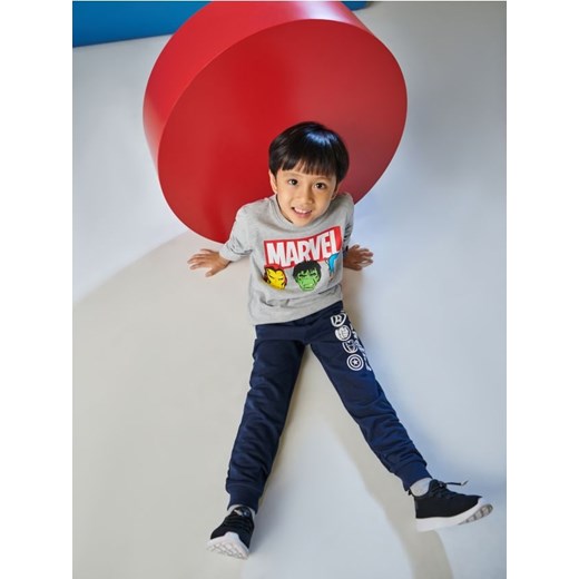 Sinsay - Spodnie dresowe jogger Avengers - granatowy ze sklepu Sinsay w kategorii Spodnie chłopięce - zdjęcie 176320025