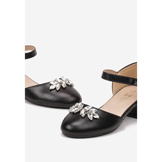 Czarne Balerinki na Niskim Słupku Zapinane na Sprzączkę Ozdobione Aplikacją z 36 wyprzedaż born2be.pl
